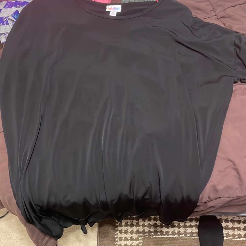 Half sleeve blouse. Very slinky material.